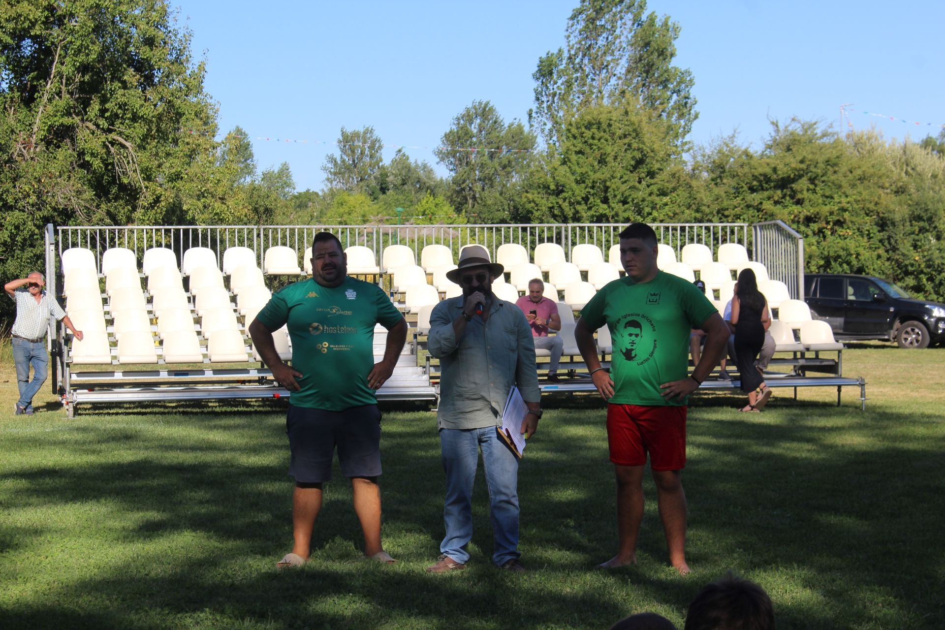 Un corro de homenaje a Jorge Iglesias