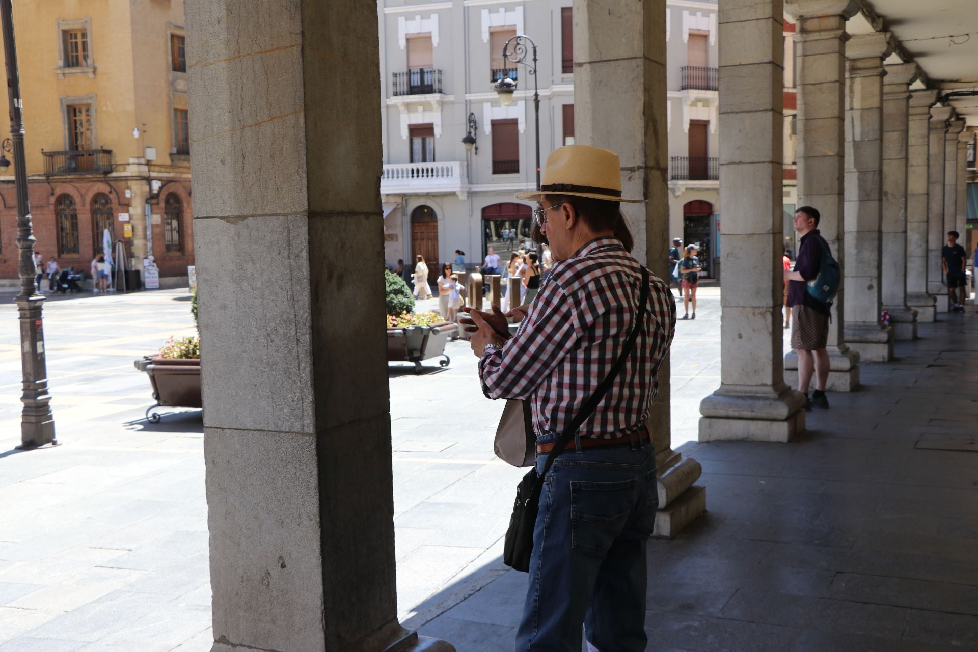 Turistas visitan León durante sus vacaciones de verano