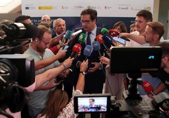 El ministro de Transformación Digital y de la Función Pública, Óscar López, clausura el Cybersecurity Summer BootCamp.