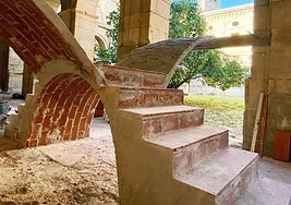 Curso de las escaleras en el Monasterio de Santa María de Villaverde de Sandoval.