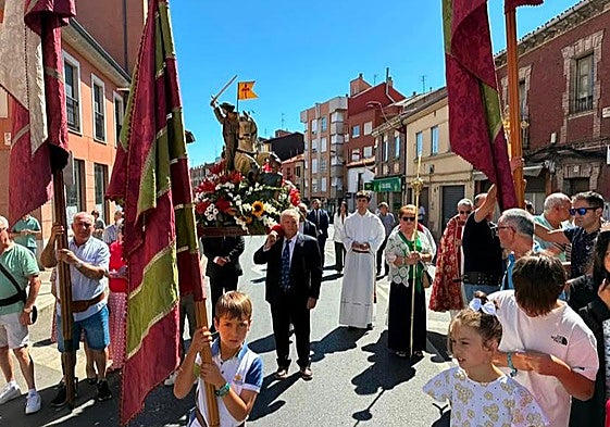 Procesión en honor a Santiago Apóstol, patrón de Trobajo del Camino