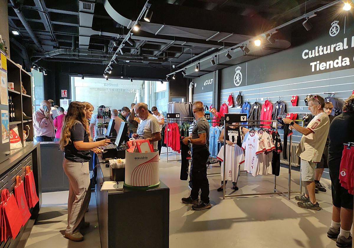 Imagen principal - Las camisetas gustan ¡y mucho!: «Hay una clara favorita»