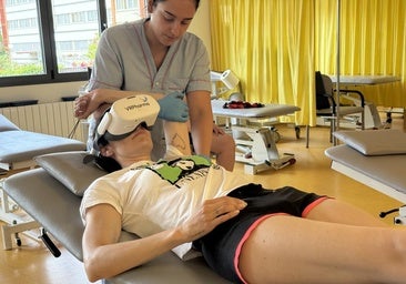 Un hospital de León incorpora gafas de realidad virtual para disminuir la ansiedad de los pacientes