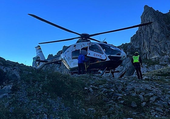 Rescate de la montañera en el refugio de montaña.