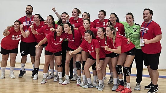 El equipo femenino de balonmano de la ULE juega la final del Europeo Universitario