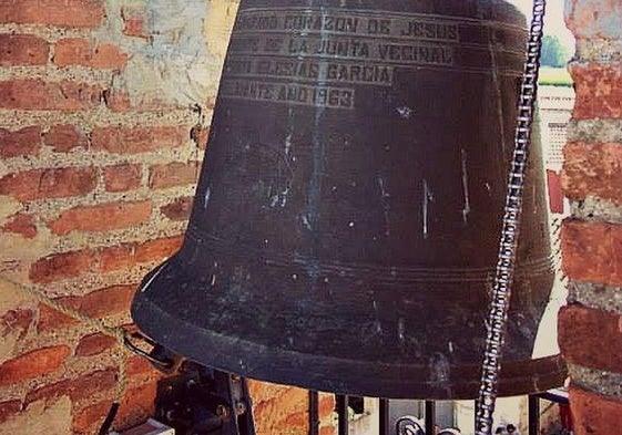 Una de las campanas de la torre de Villavante.