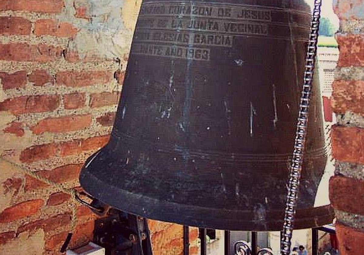 Una de las campanas de la torre de Villavante.