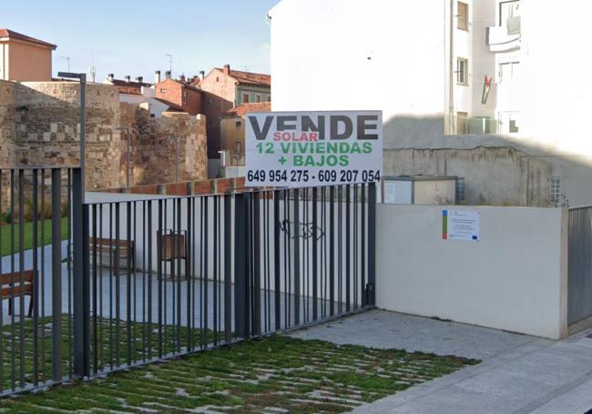 Solar coindiviso con participación del Ayuntamiento de León.