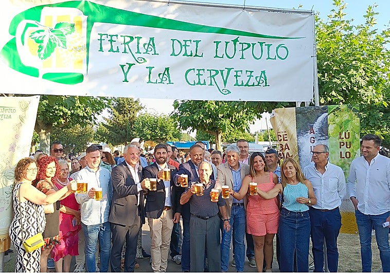 Brindis Inauguración Feria del Lúpulo y la Cerveza.