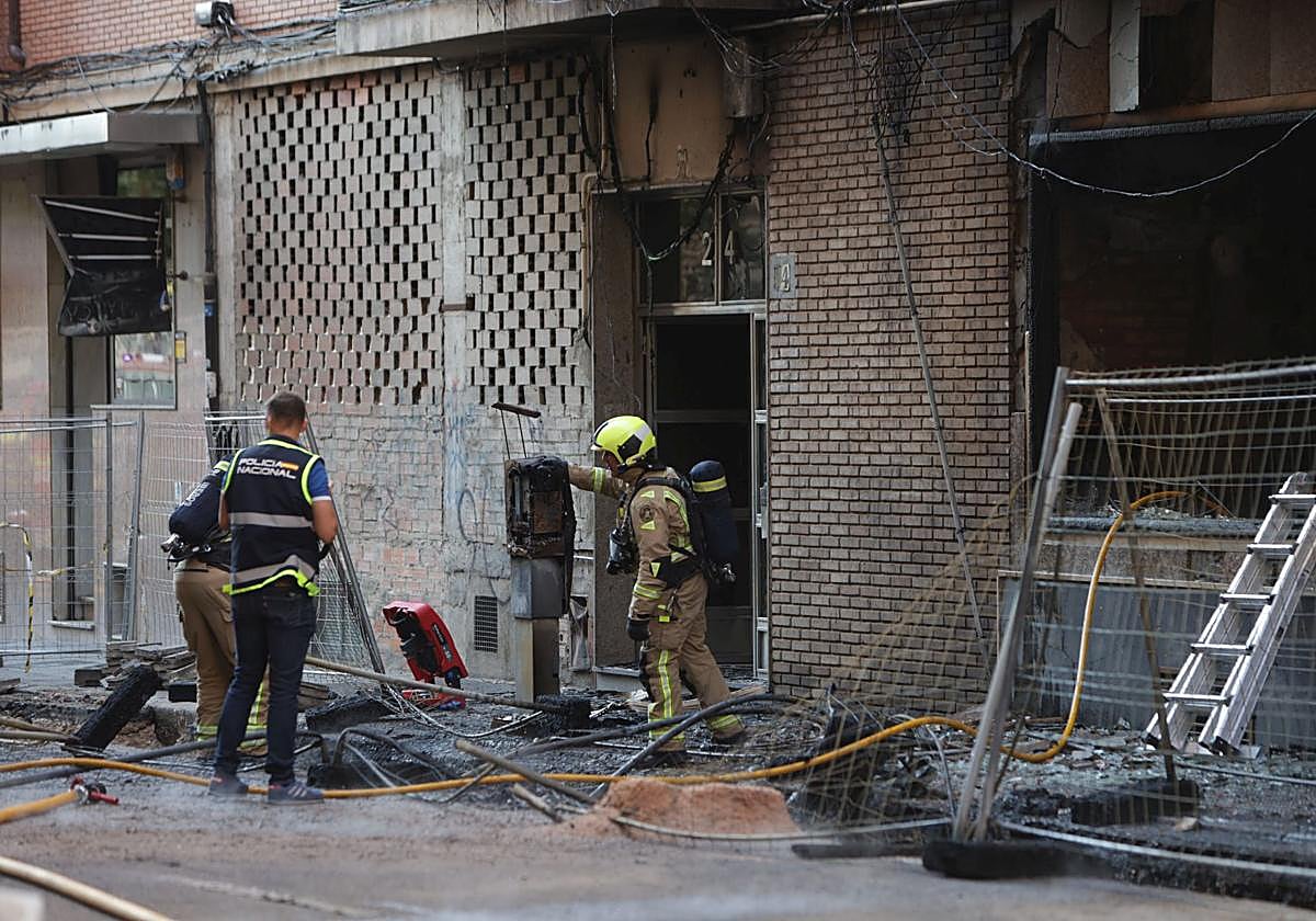 El operario herido en la explosión de gas de Zamora se encuentra en la UCI, con «quemaduras de consideración»