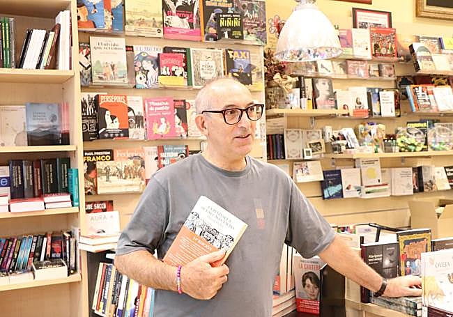 Imagen de Horacio Bueno Crespo de Artemis con su recomendación literaria 'La península de las casas vacías' de David Uclés.