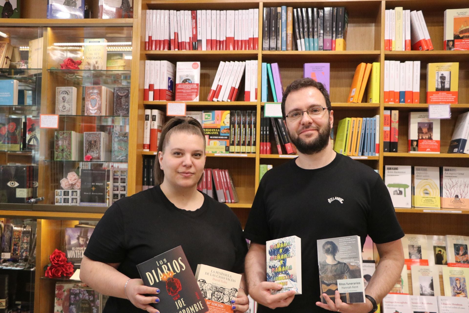 Imagen de Almudena Rodríguez y Paco Rojas de Librería Pastor con sus recomendaciones literarias.