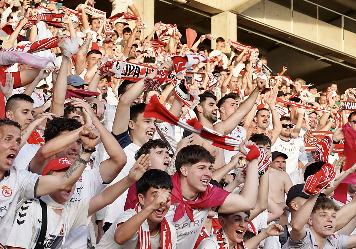 Imagen de la afición culturalista el día del ascenso a Segunda División