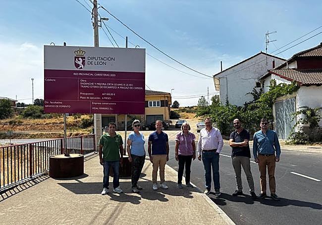 La entrega del tramo de carretera reasfaltado entre Vega de Magaz y Villamejil.