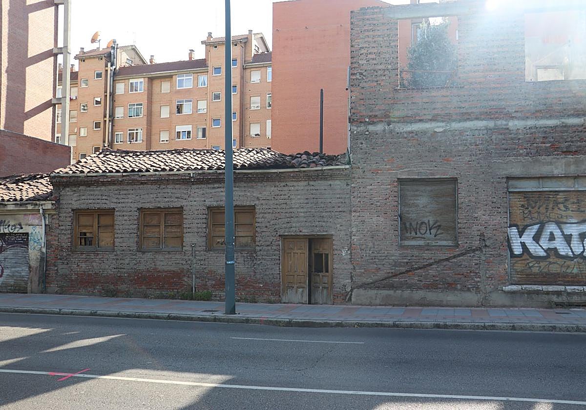 Imagen principal - El edificio y lo que se puede ver de su interior.