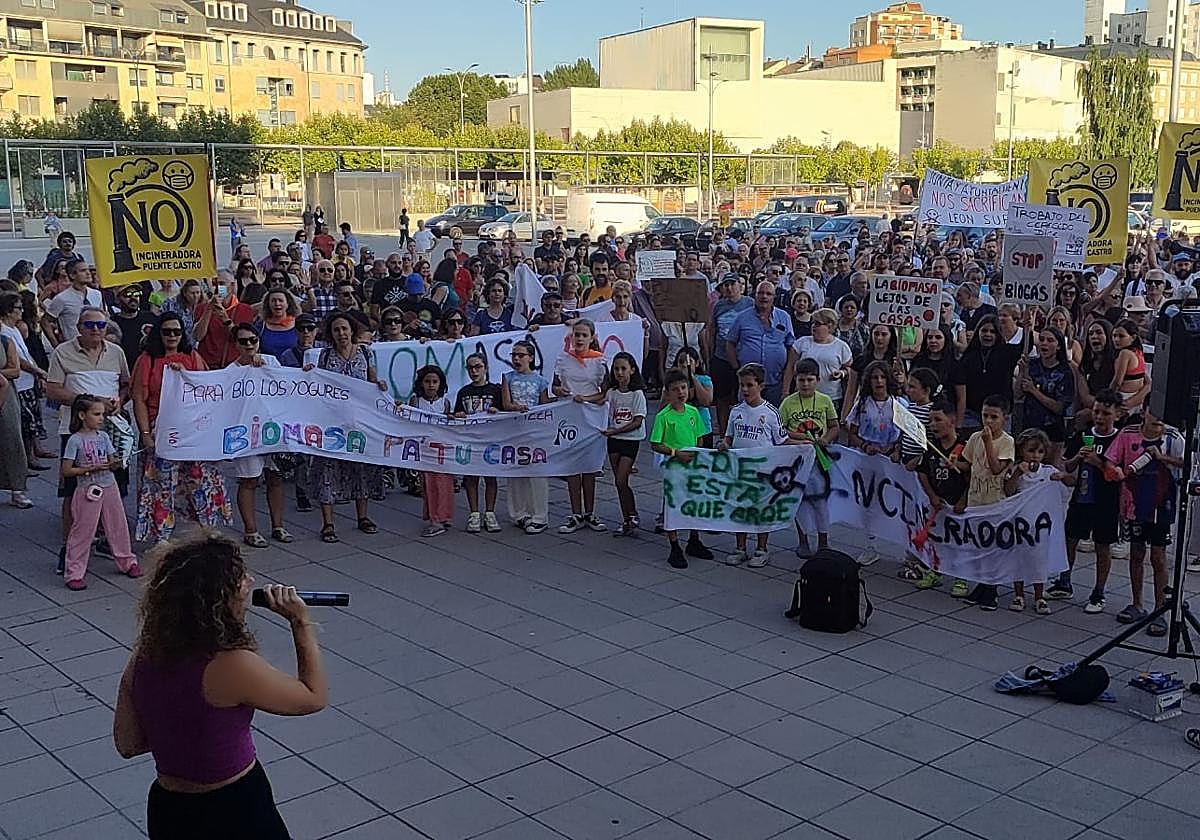La Plataforma de Vecinos León Sur ponen en duda el «ahorro» que supondrá la red de calor