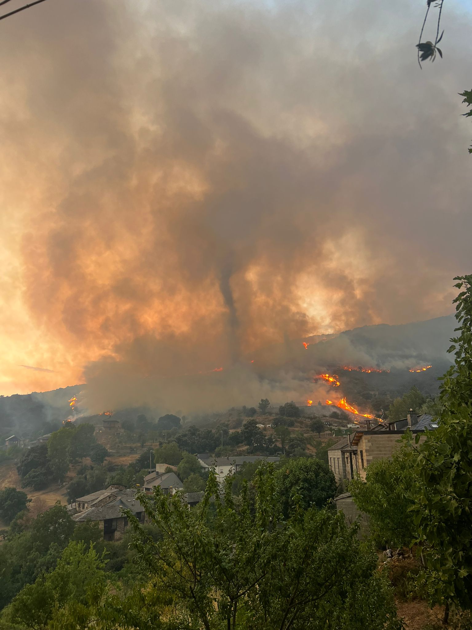 Las imágenes de los incendios de Yeres y Orallo