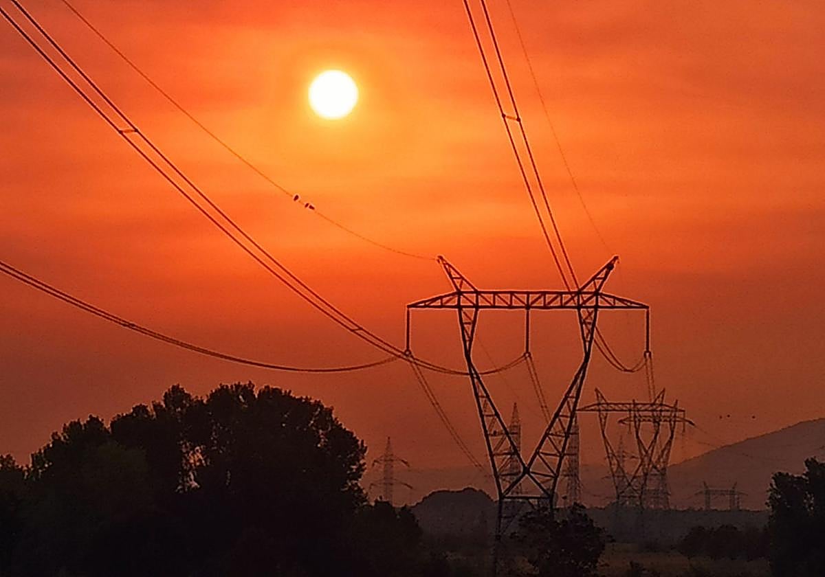 Los cielos del Bierzo, rojizos por el humo al anochecer.