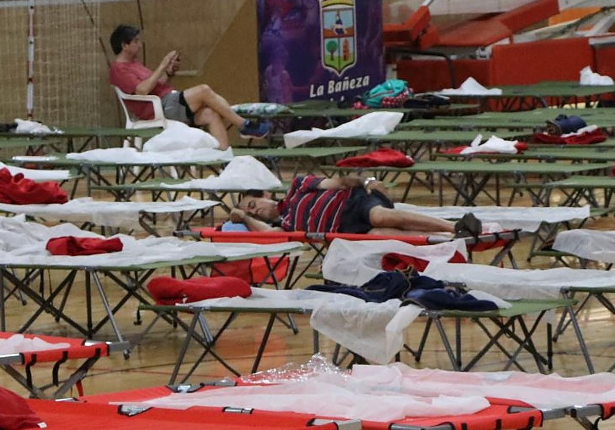 Segunda noche consecutiva para los desalojados en La Bañeza: «Va a ser tanto o peor»