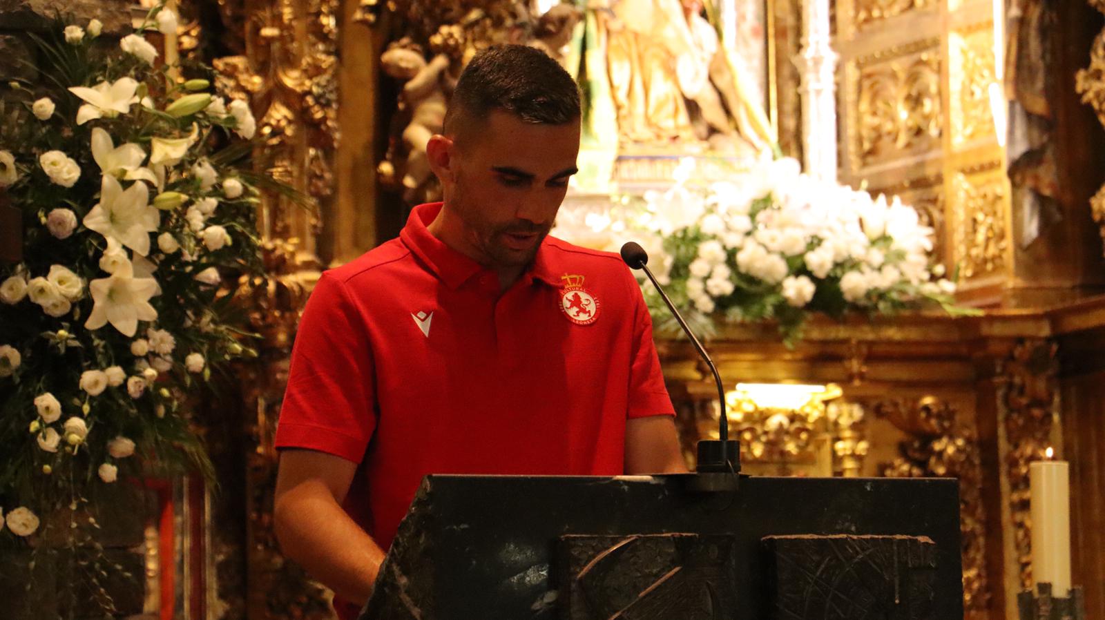 Tradicional ofrenda floral de la Cultural a la Virgen del Camino