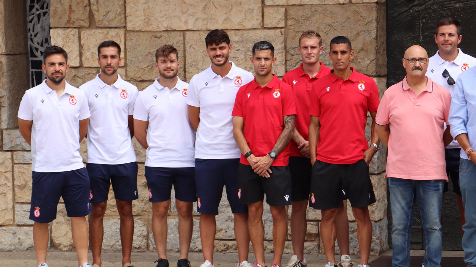 Tradicional ofrenda floral de la Cultural a la Virgen del Camino