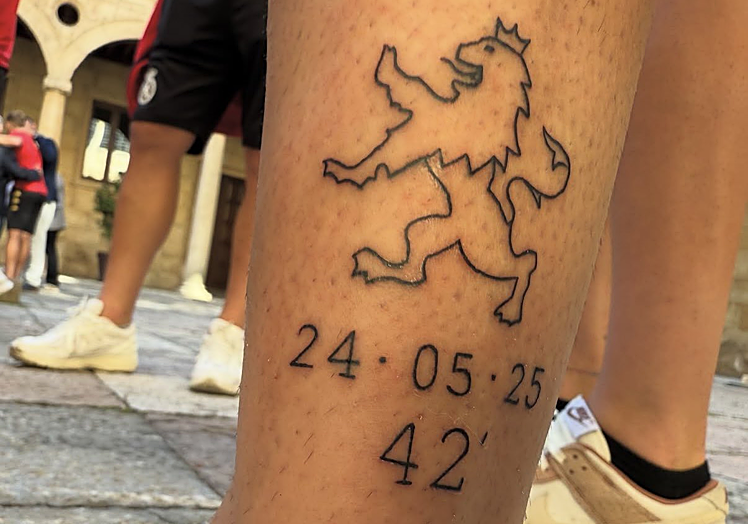 Tatuaje de Luis Chacón tras el ascenso a Segunda