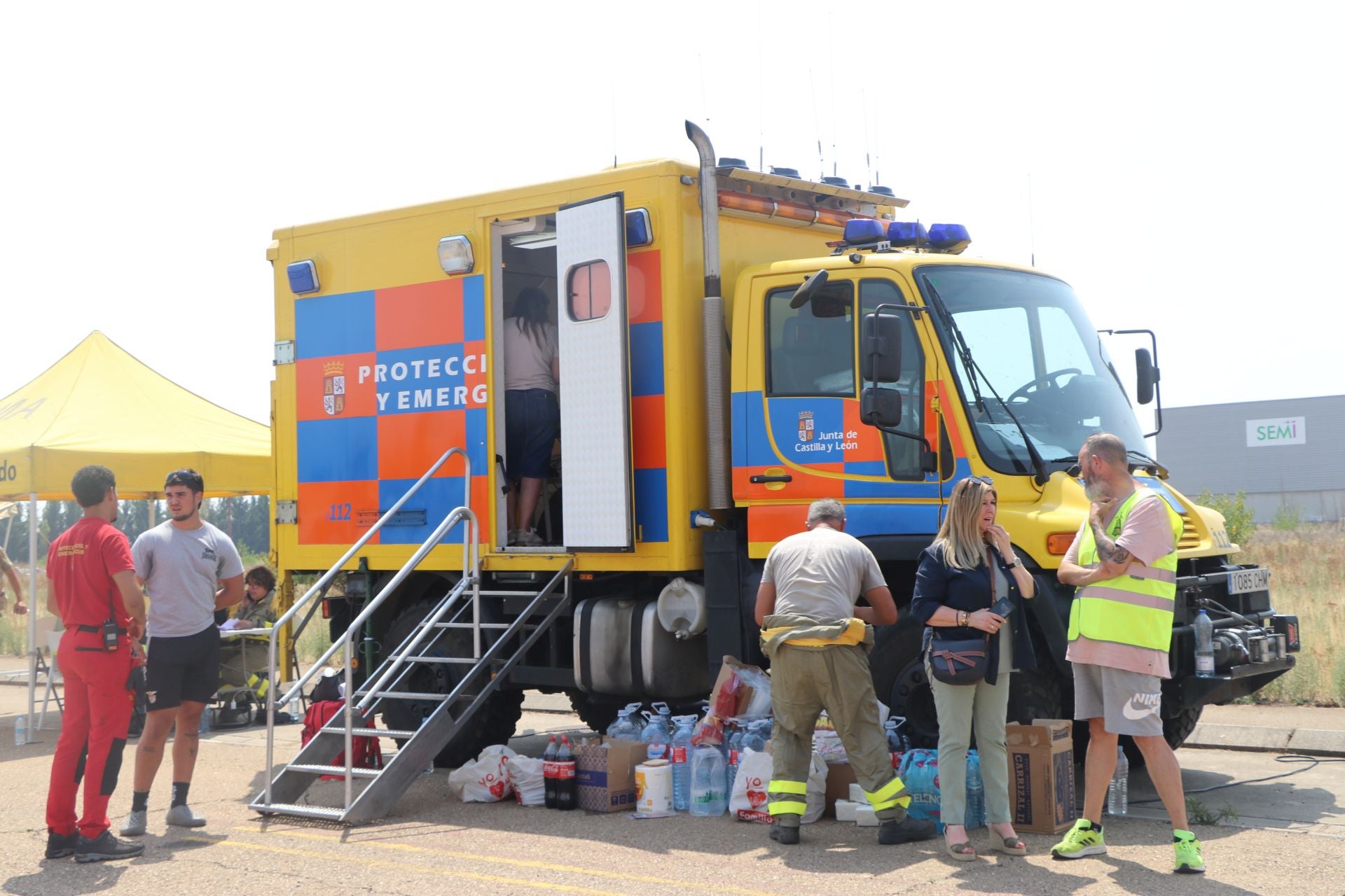 El Puesto de Mando Avanzado coordina la lucha contra el incendio de Castrocalbón