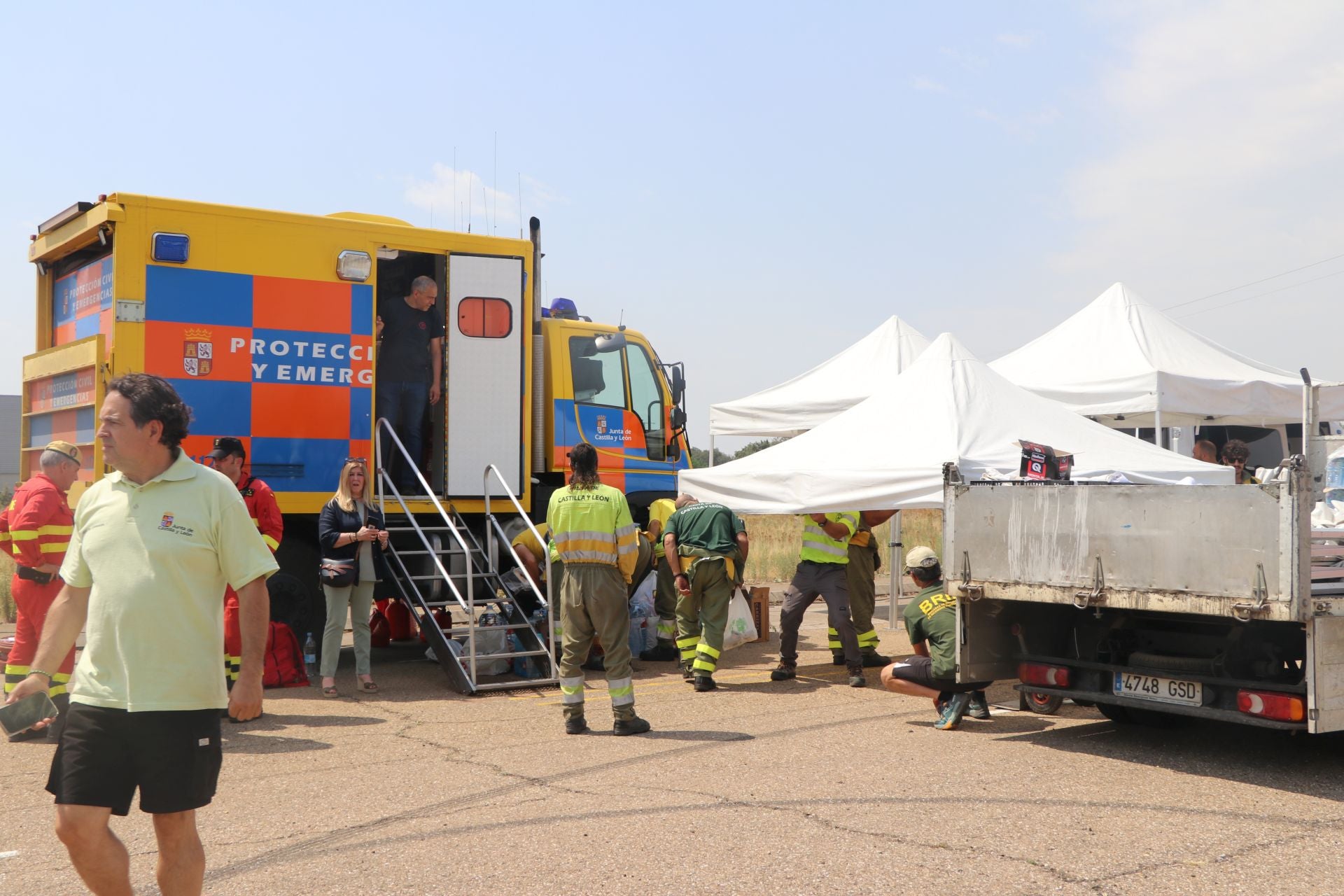 El Puesto de Mando Avanzado coordina la lucha contra el incendio de Castrocalbón