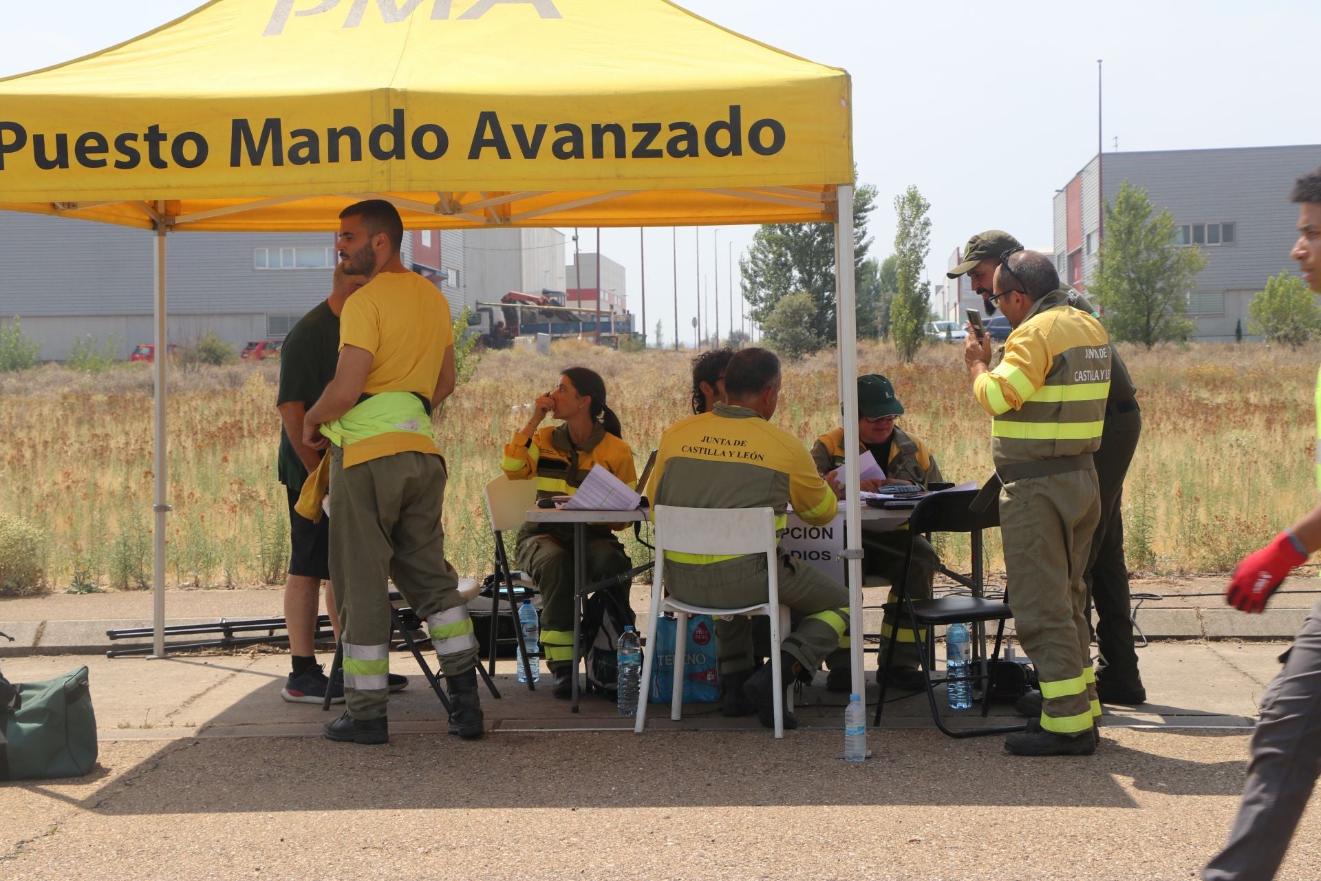 El Puesto de Mando Avanzado coordina la lucha contra el incendio de Castrocalbón