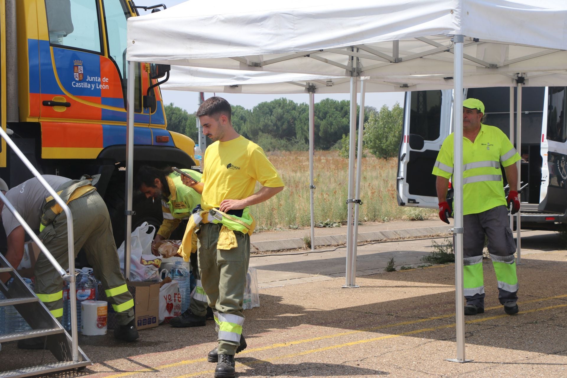 El Puesto de Mando Avanzado coordina la lucha contra el incendio de Castrocalbón