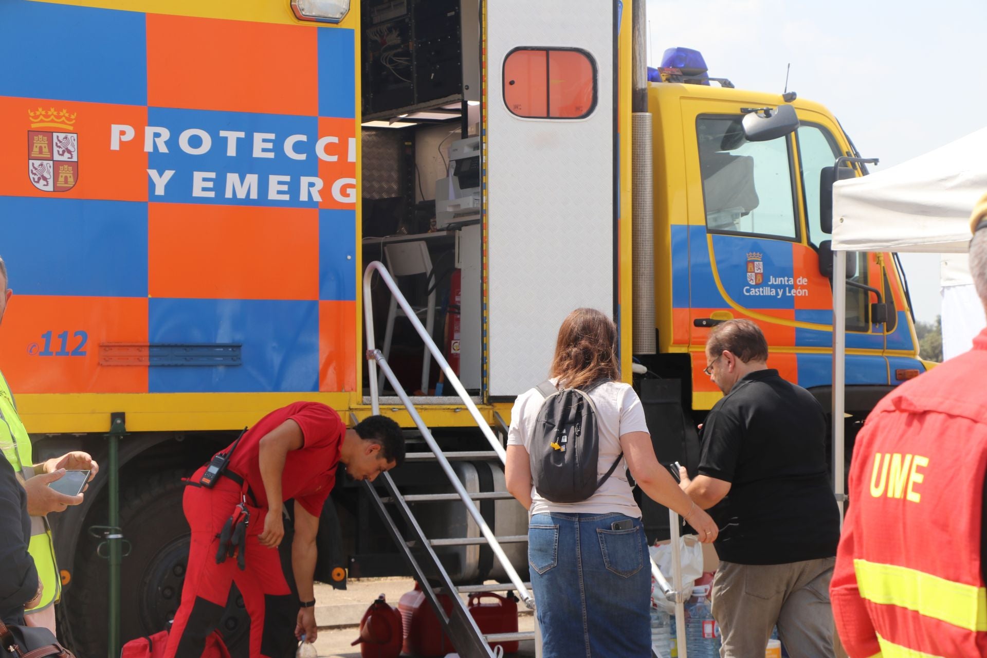 El Puesto de Mando Avanzado coordina la lucha contra el incendio de Castrocalbón