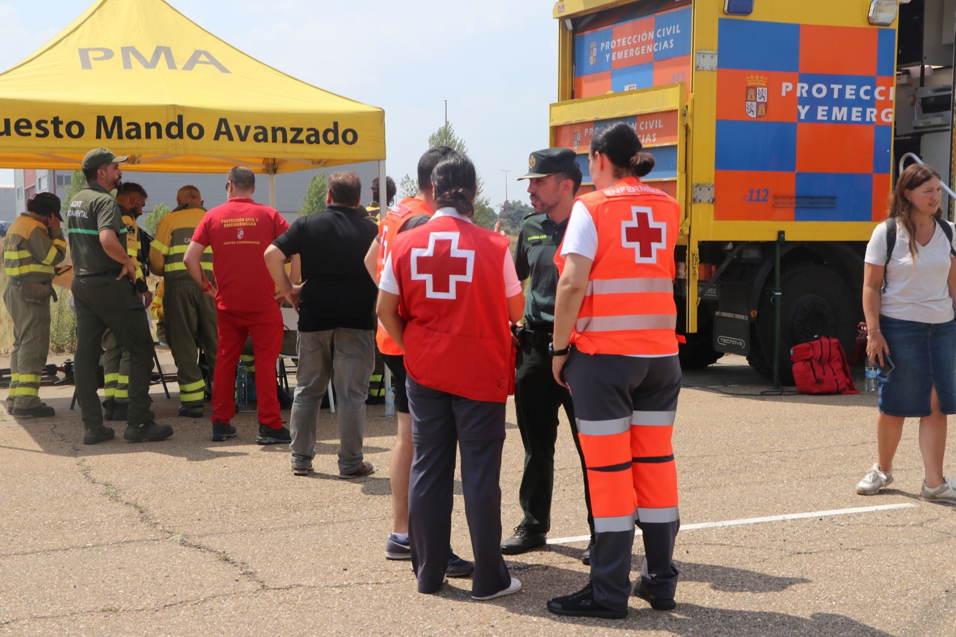 El Puesto de Mando Avanzado coordina la lucha contra el incendio de Castrocalbón