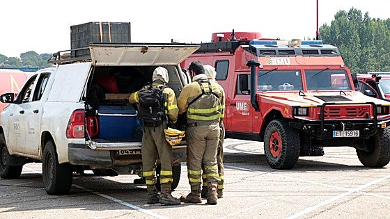 Preocupan las previsiones en el incendio de Castrocalbón: «Puede que la tarde se complique»
