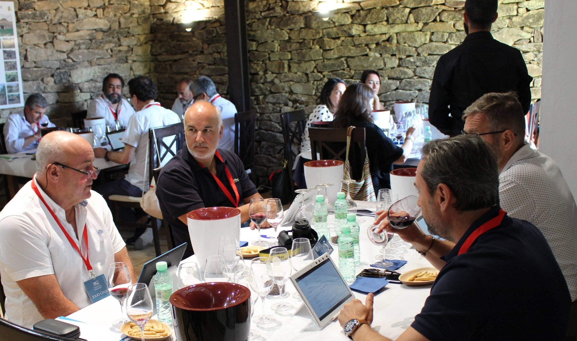Sesión de cata en los premios Vinduero-Vindouro
