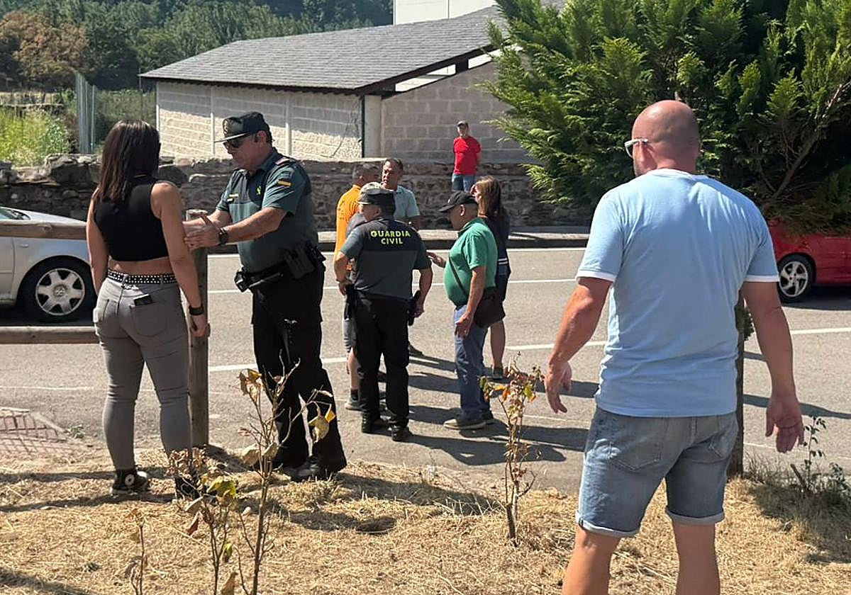 Los vecinos de Palacios del Sil contra Feijóo y Mañueco: «Valientes ir ahora a la Valduerna»