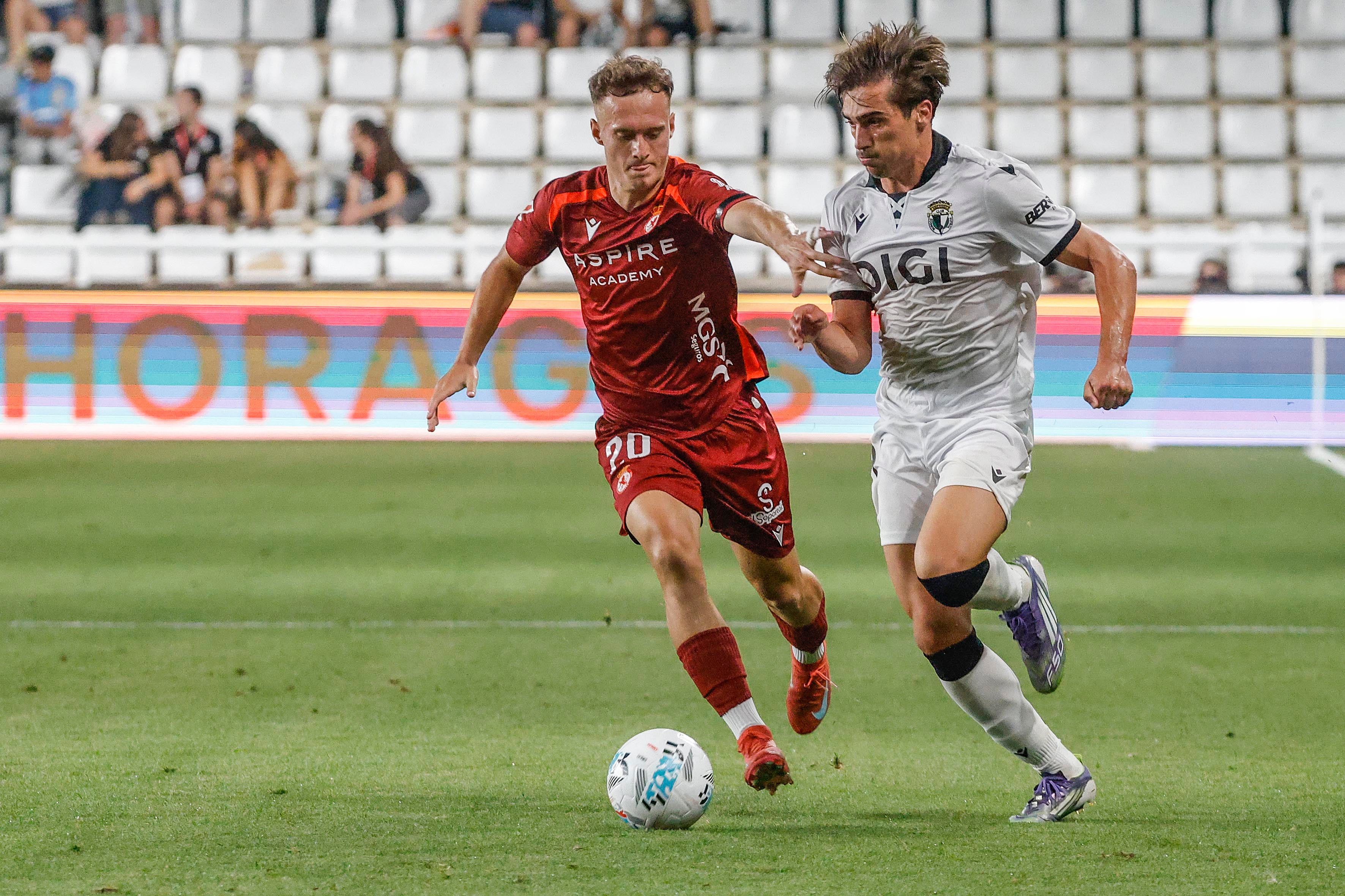 Las mejores imágenes del duro estreno de la Cultural ante el Burgos