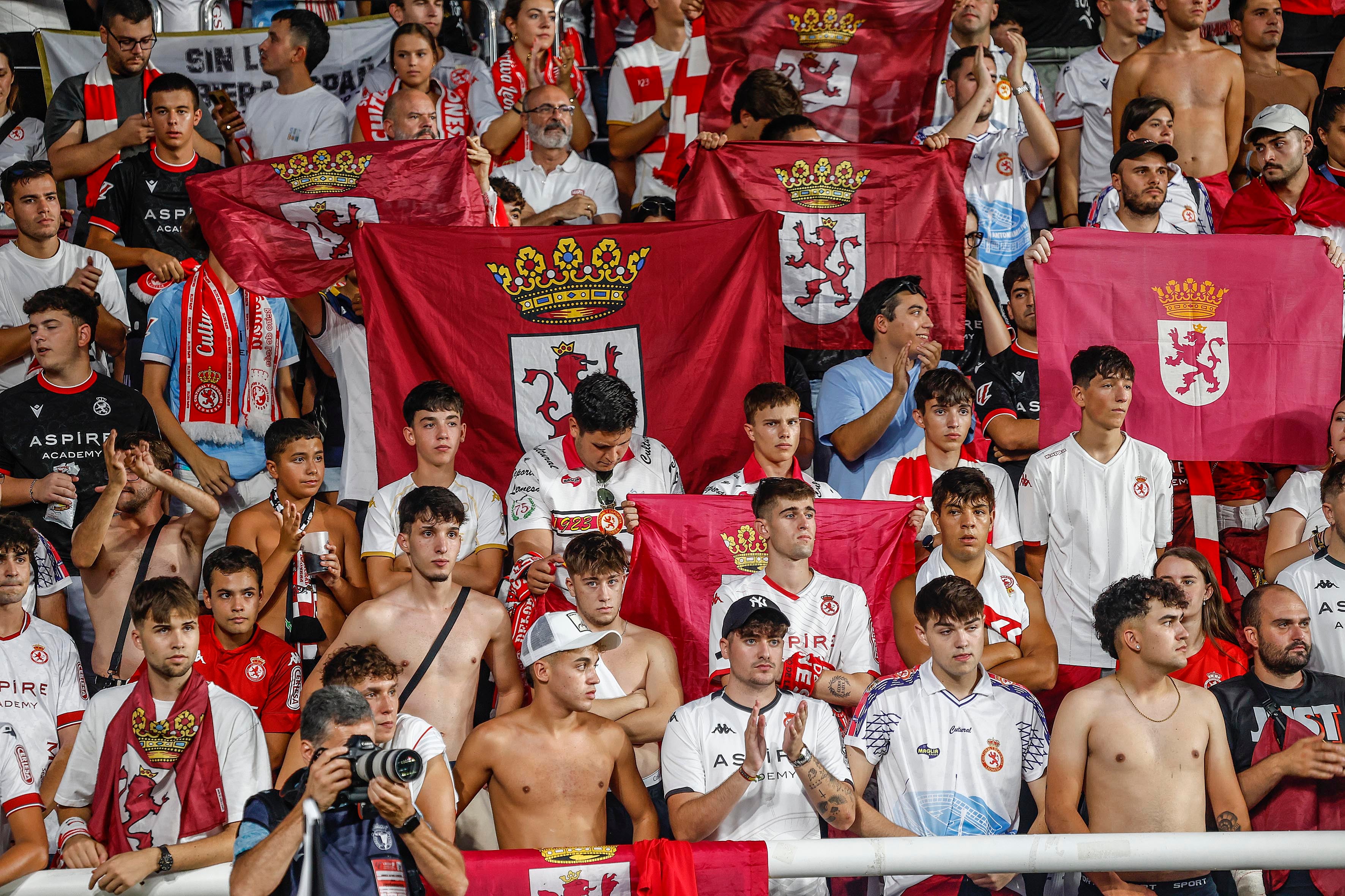 Las mejores imágenes del duro estreno de la Cultural ante el Burgos