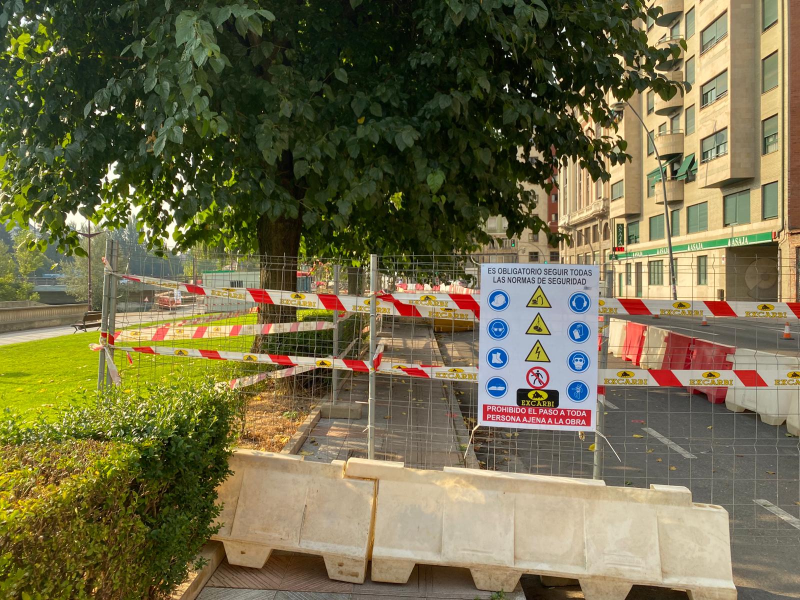 Imágenes de la obra en el Puente de los Leones