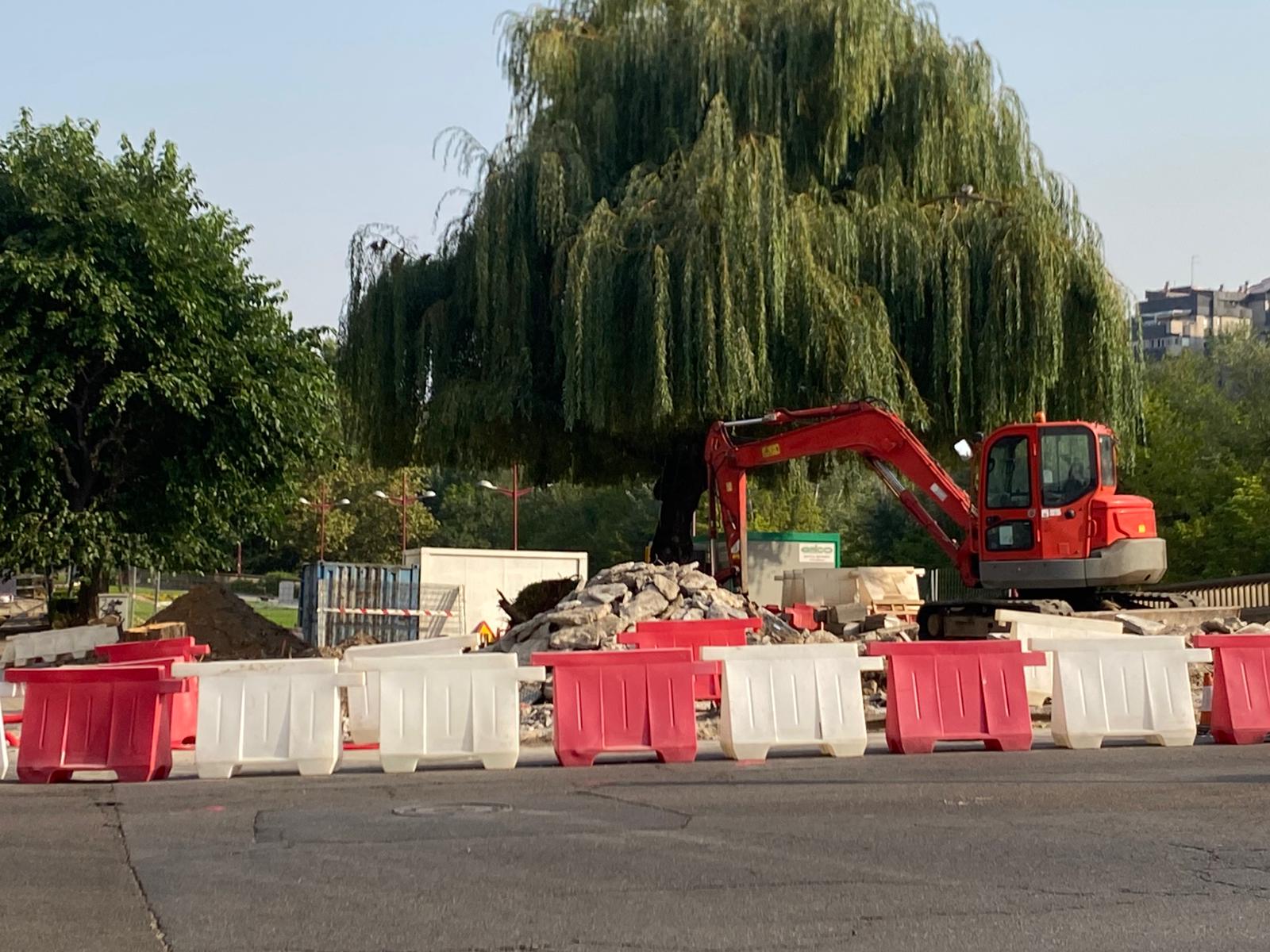 Imágenes de la obra en el Puente de los Leones