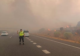 Accidente en la A-66 junto al incendio