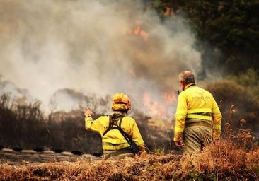León vive la primera jornada en diez días «con buenas noticias» y tres incendios que aún «preocupan mucho»