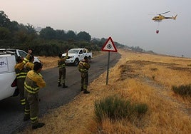 Cuadrillas desplazadas a San Cristóbal de Valdueza (León), para el incendio que afecta a varias pedanías de Ponferrada.