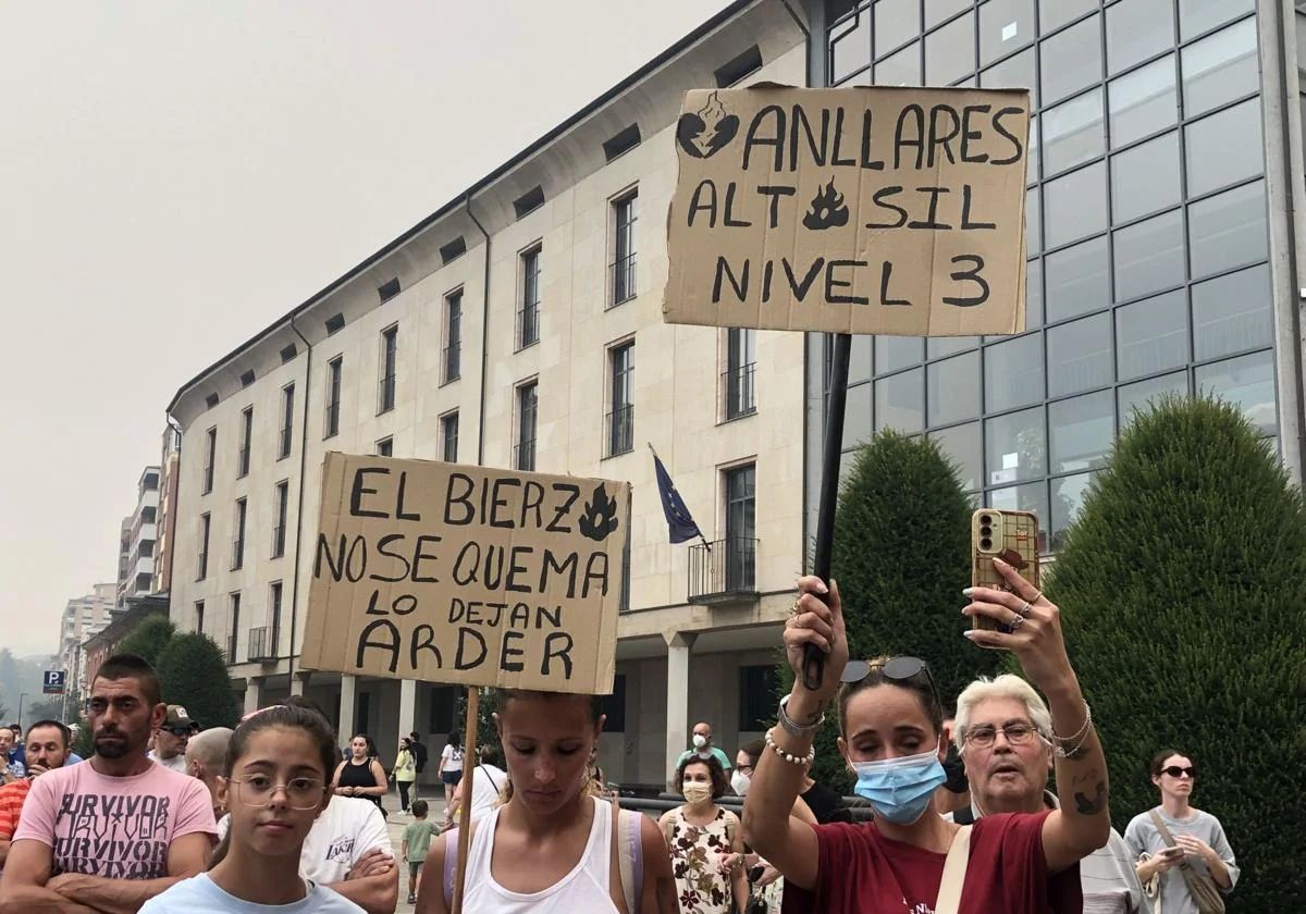 Imagen de la concentración en Ponferrada para pedir el nivel 3 de emergencia