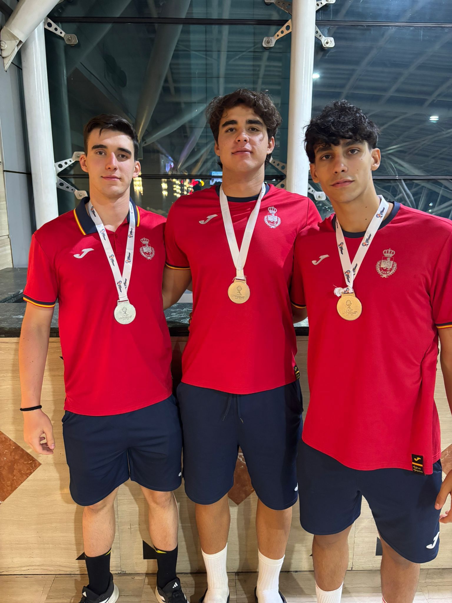 Aldo Pagliotta, Marcos García y Sergio Sánchez, con las medallas
