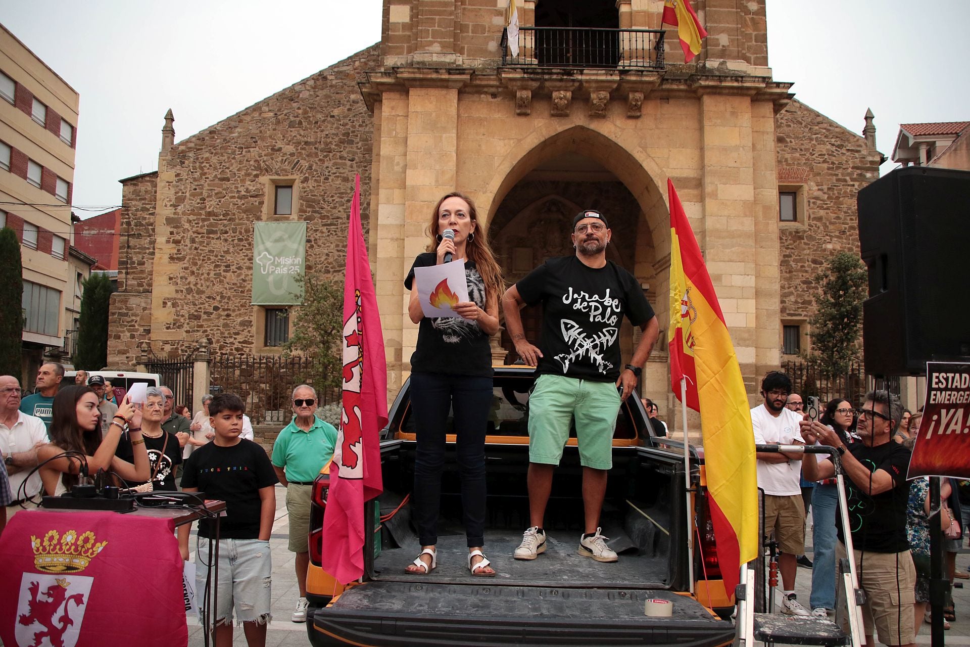 La Bañeza exige el nivel 3 de emergencia por los incendios de la provincia