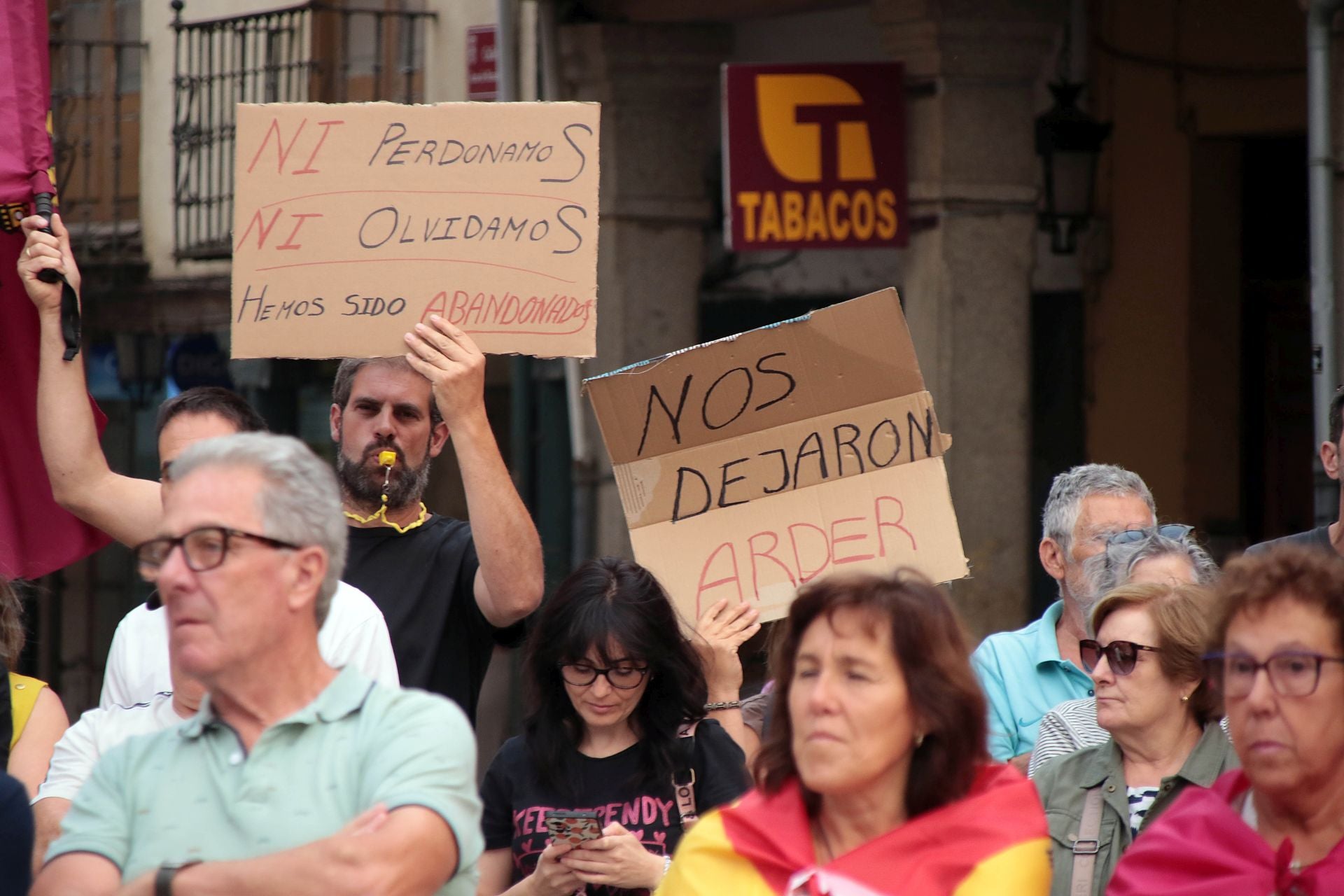 La Bañeza exige el nivel 3 de emergencia por los incendios de la provincia