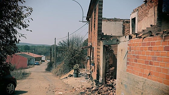 Los pueblos afectados por los incendios empiezan a calcular los daños: «¿Quién va a tener la factura de una televisión o una nevera?»