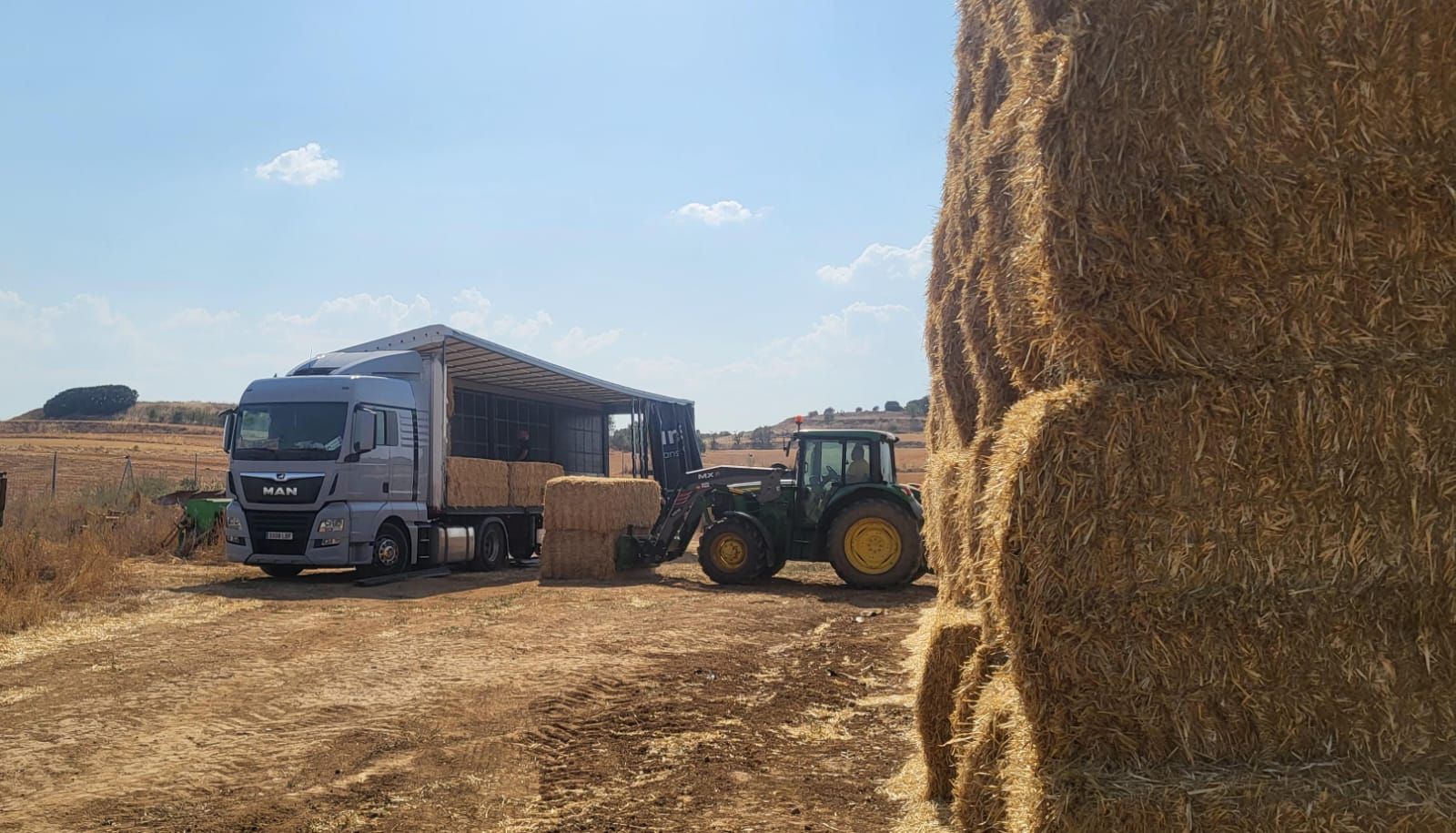 Transportistas y ganaderos solidarios rumbo a la Valdería