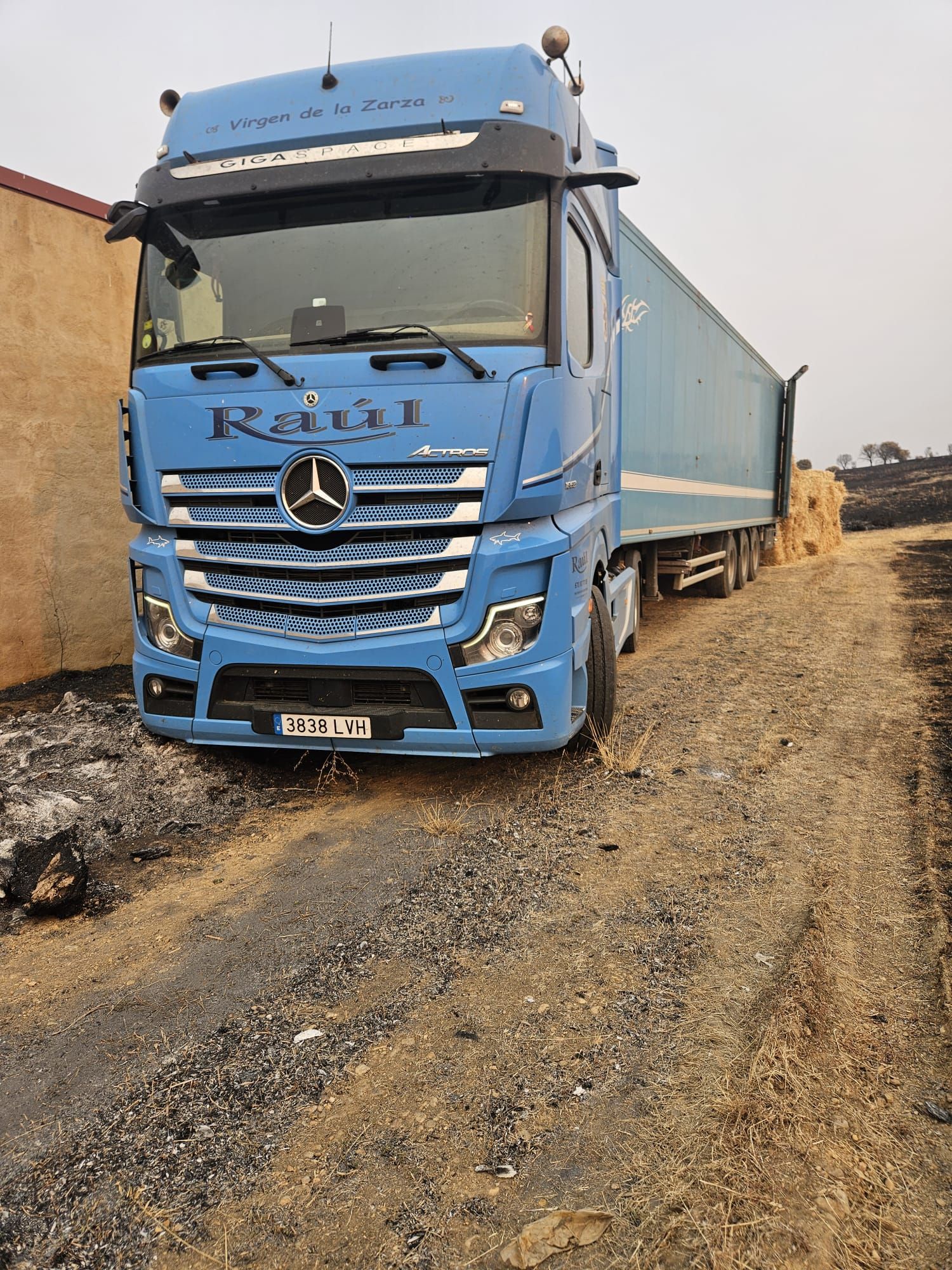 Transportistas y ganaderos solidarios rumbo a la Valdería
