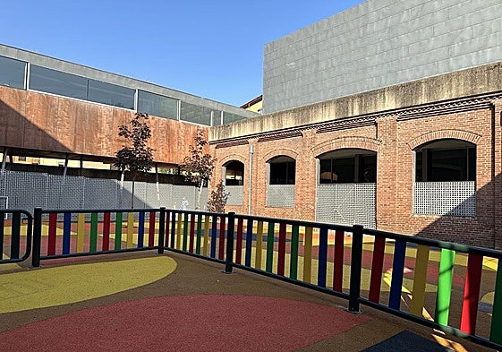 Patio del centro tras las mejoras.
